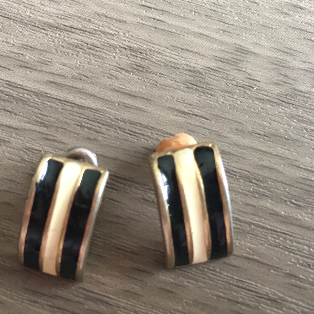 Stud earrings - Picture 3 of 3